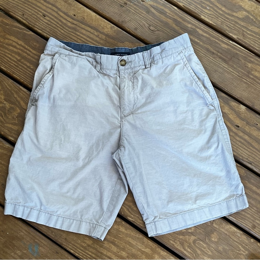 Men's Tommy Hilfiger Classic Fit Chino Shorts Size 34 100% Cotton Cream